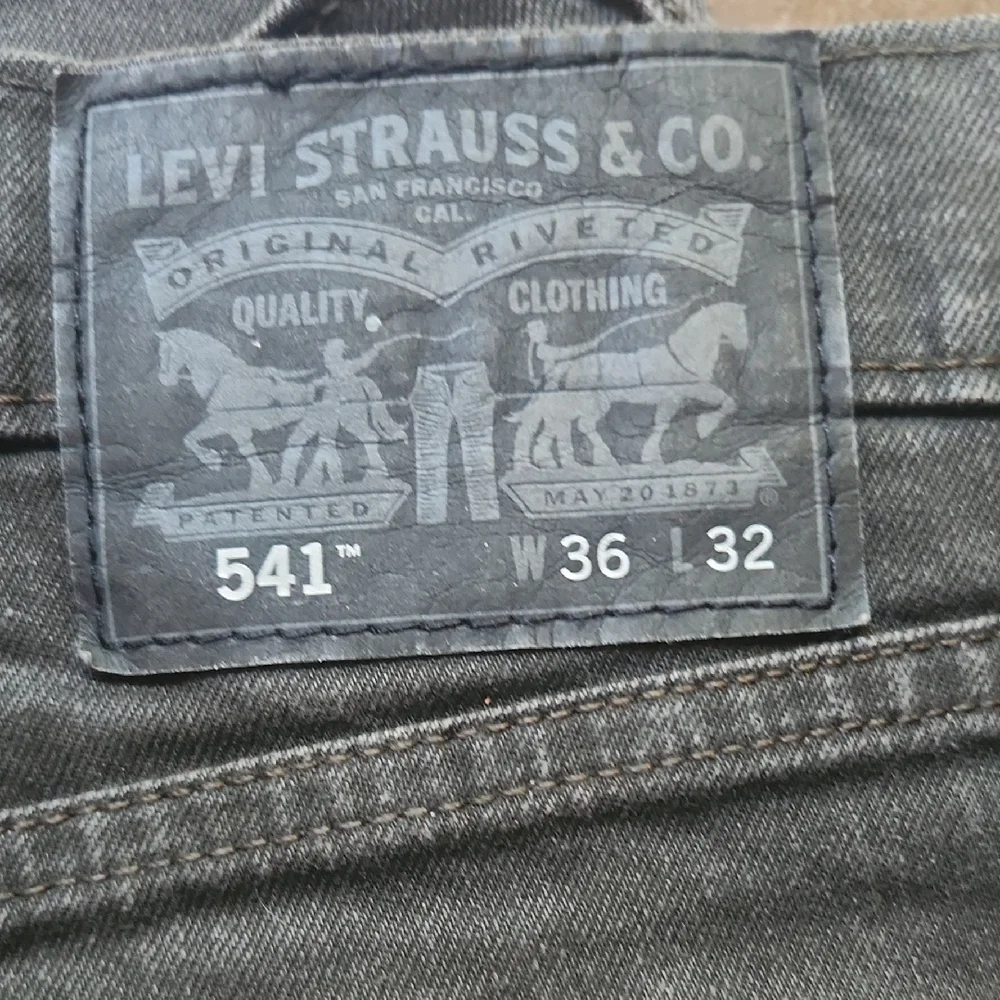 Levi's Men's Charcoal Straight Jeans - Picture 2 of 4
